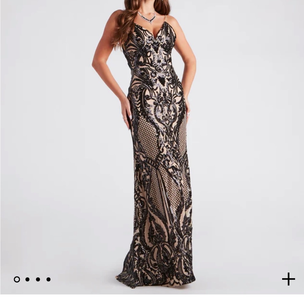 GORGEOUS Black and Tan backless prom dress - Picture 2 of 4